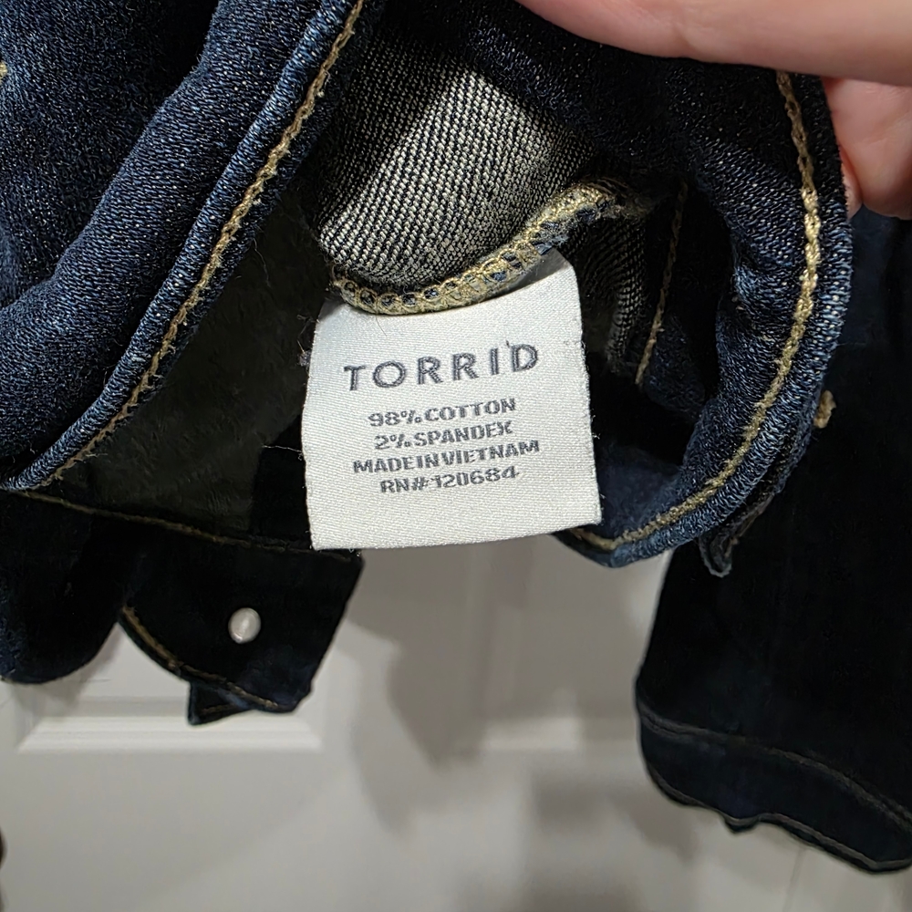 Torrid Denim Trucker Jacket - Dark Wash - Picture 7 of 9
